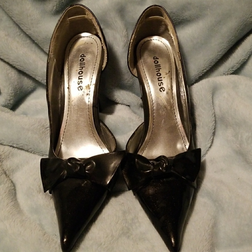 Adorable bow heels